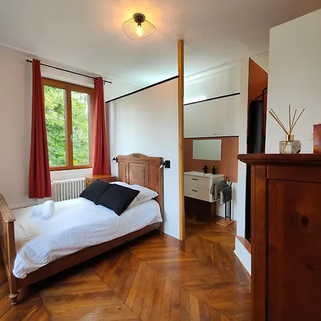 לינה וארוחת בוקר Chateau De Fortis Serrières-en-Chautagne
